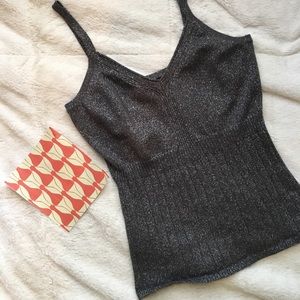 WILLISMITH “OUT OF THIS WORLD” V-NECK TANk 🌍 SZ S